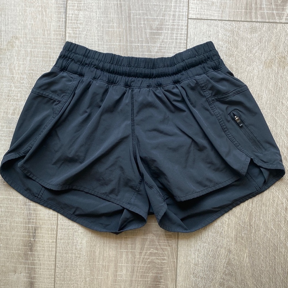 Lulu black shorts. Slight pilling.